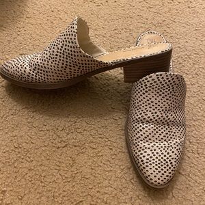 Time and Tru spotted mules
